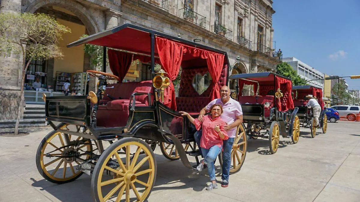 Calandria y turistas